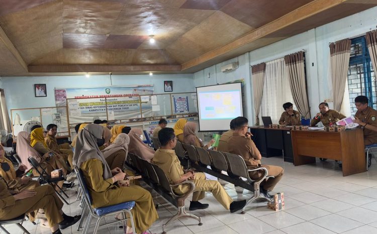  RAPAT INTERNAL EVALUASI SOP PELAYANAN DISDUKCAPIL